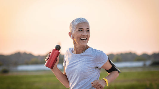 Ältere Frau, die joggt