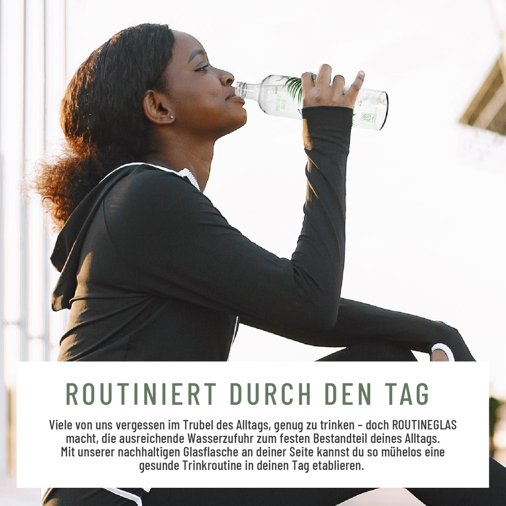 Routineglas nachhaltige Trinkflasche aus Glas Moodbild